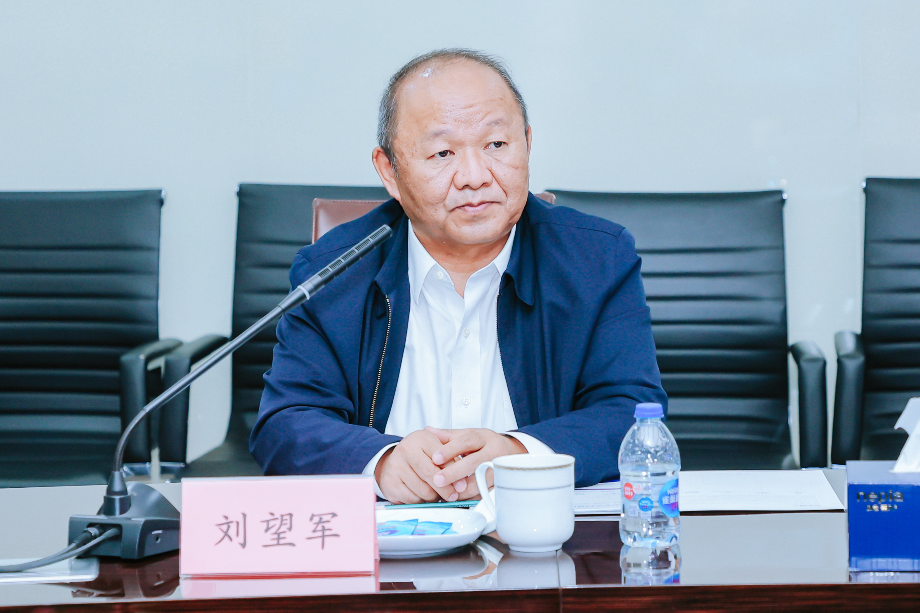 中國(guó)石化領(lǐng)導(dǎo)劉會(huì)友、張建闊一行蒞臨神開(kāi)參觀考察(圖6)